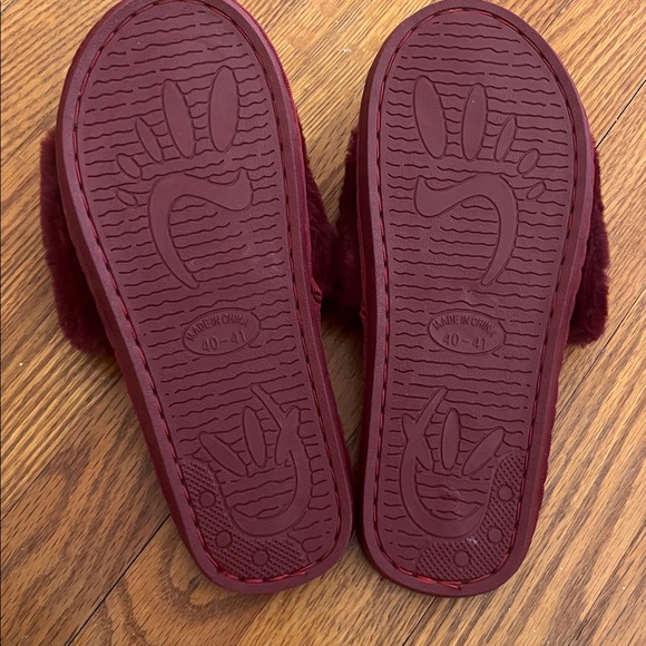 Burgundy Fur Slippers slides with Logo - Picture 2 of 4